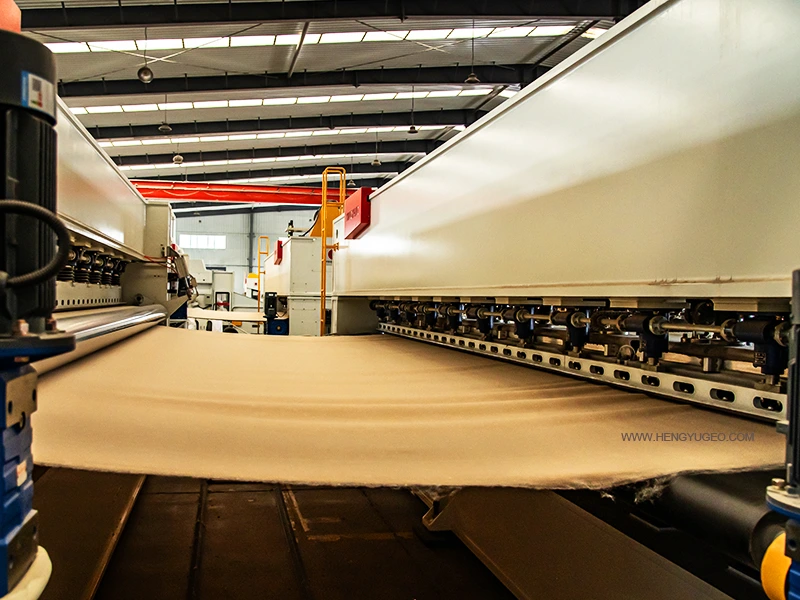 Spunbond extruder for nonwoven geotextile production extruding continuous polypropylene filaments